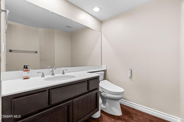 6421 Smoke Tree Avenue, Oak Park, CA 91377