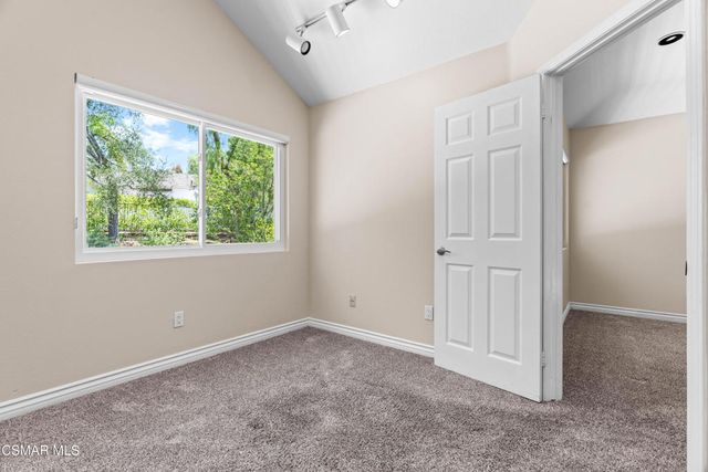 6421 Smoke Tree Avenue, Oak Park, CA 91377