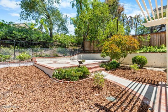 6421 Smoke Tree Avenue, Oak Park, CA 91377