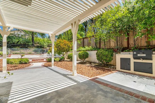 6421 Smoke Tree Avenue, Oak Park, CA 91377
