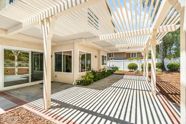 6421 Smoke Tree Avenue, Oak Park, CA 91377