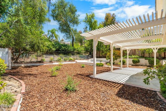 6421 Smoke Tree Avenue, Oak Park, CA 91377