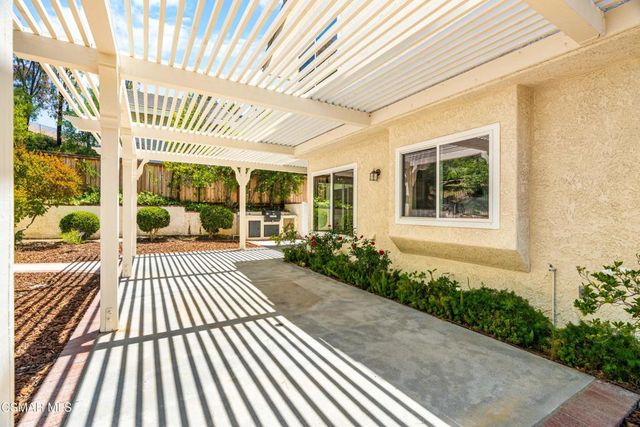 6421 Smoke Tree Avenue, Oak Park, CA 91377