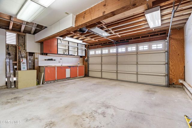 6421 Smoke Tree Avenue, Oak Park, CA 91377