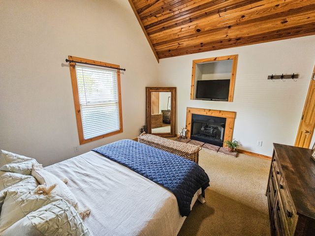 128 Holly Tree Dr, Estill Springs, TN 37330