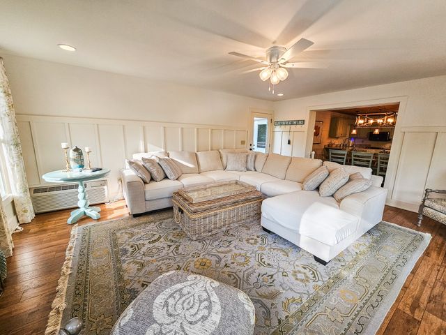 128 Holly Tree Dr, Estill Springs, TN 37330