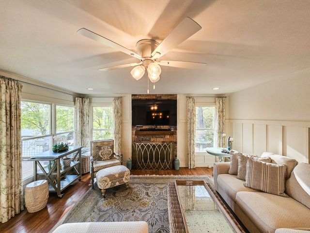 128 Holly Tree Dr, Estill Springs, TN 37330