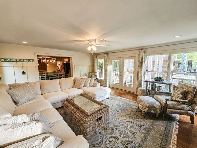 128 Holly Tree Dr, Estill Springs, TN 37330