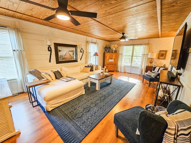 128 Holly Tree Dr, Estill Springs, TN 37330