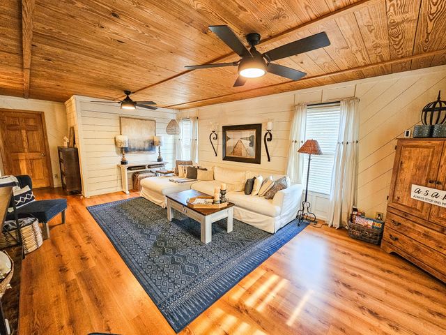 128 Holly Tree Dr, Estill Springs, TN 37330