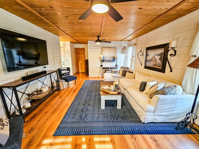 128 Holly Tree Dr, Estill Springs, TN 37330