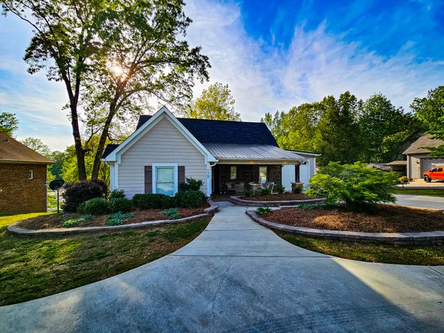 128 Holly Tree Dr, Estill Springs, TN 37330