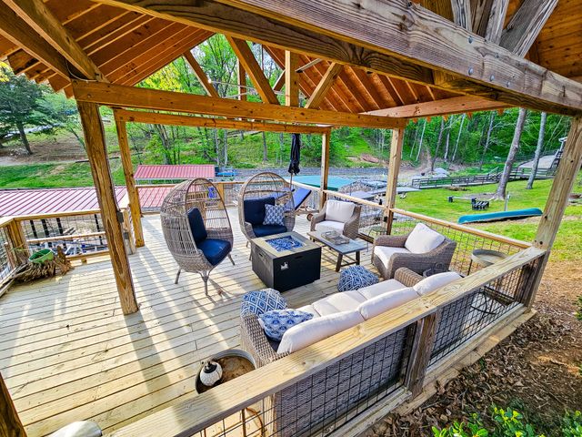 128 Holly Tree Dr, Estill Springs, TN 37330
