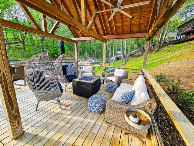 128 Holly Tree Dr, Estill Springs, TN 37330