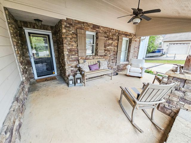 128 Holly Tree Dr, Estill Springs, TN 37330