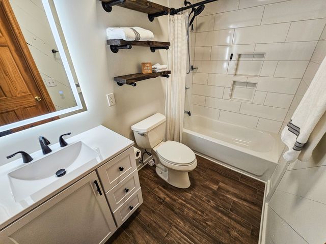 128 Holly Tree Dr, Estill Springs, TN 37330