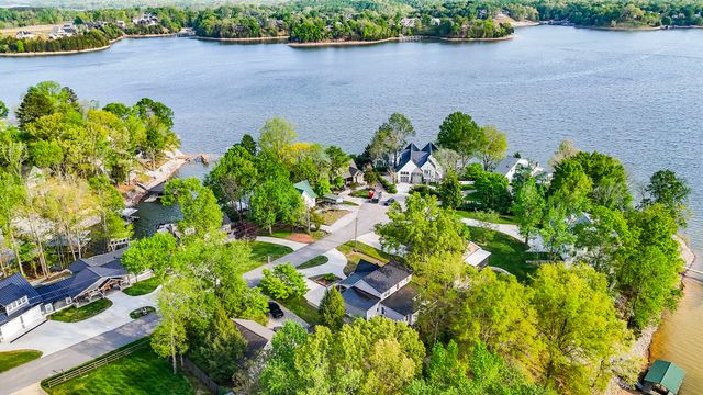 128 Holly Tree Dr, Estill Springs, TN 37330