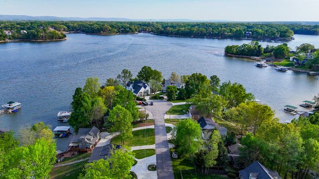 128 Holly Tree Dr, Estill Springs, TN 37330