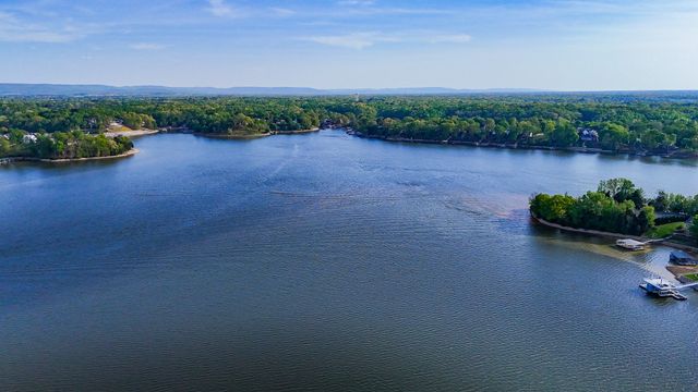 128 Holly Tree Dr, Estill Springs, TN 37330