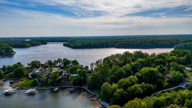 128 Holly Tree Dr, Estill Springs, TN 37330