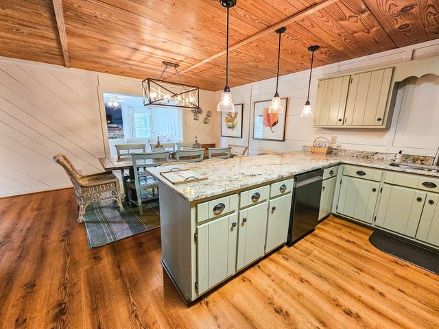 128 Holly Tree Dr, Estill Springs, TN 37330