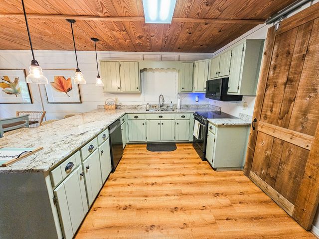 128 Holly Tree Dr, Estill Springs, TN 37330