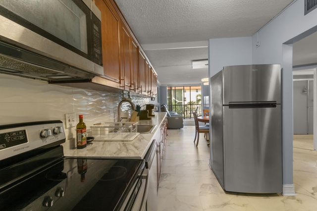 5300 NE 24TH Terrace 422C, Fort Lauderdale, FL 33308