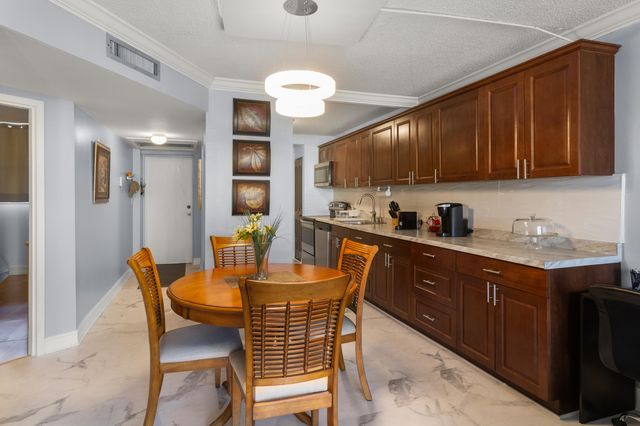 5300 NE 24TH Terrace 422C, Fort Lauderdale, FL 33308