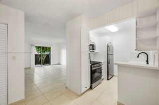 10780 N Kendall Dr E11, Miami, FL 33176