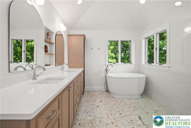 4807 Leeds Court, Upper Saucon Twp, PA 18034
