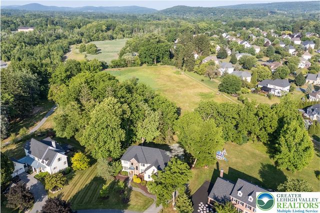 4807 Leeds Court, Upper Saucon Twp, PA 18034