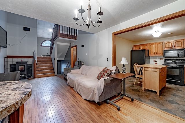 6 Carol Dr 6, Oxford, MA 01540