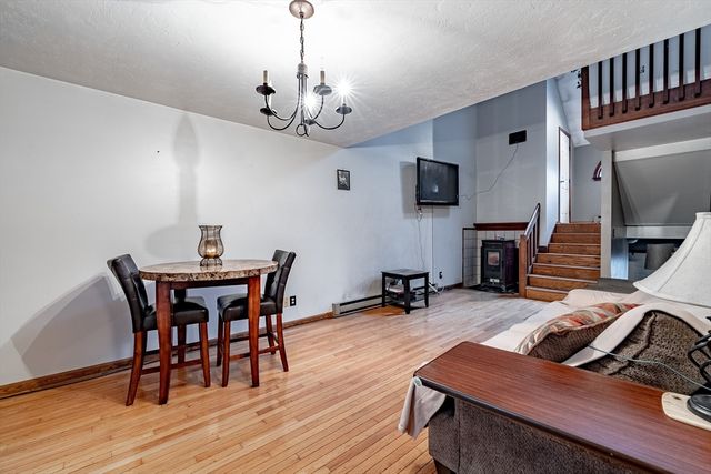 6 Carol Dr 6, Oxford, MA 01540