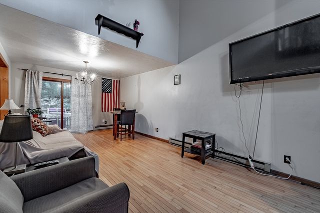 6 Carol Dr 6, Oxford, MA 01540