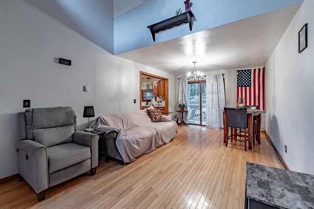 6 Carol Dr 6, Oxford, MA 01540
