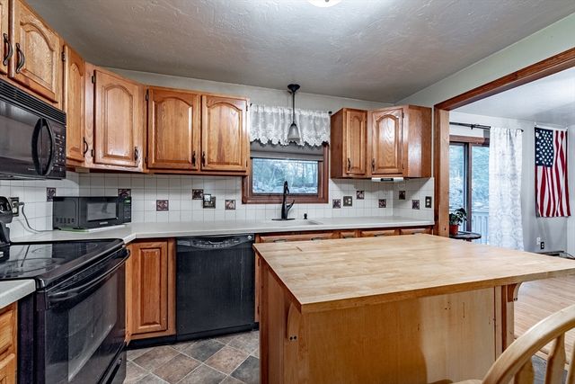 6 Carol Dr 6, Oxford, MA 01540