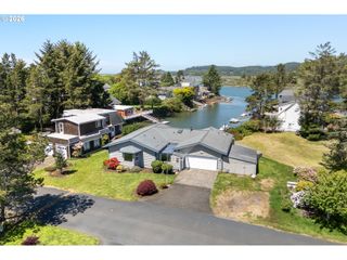 9215 TROUT Pl, Gleneden Beach, OR 97388