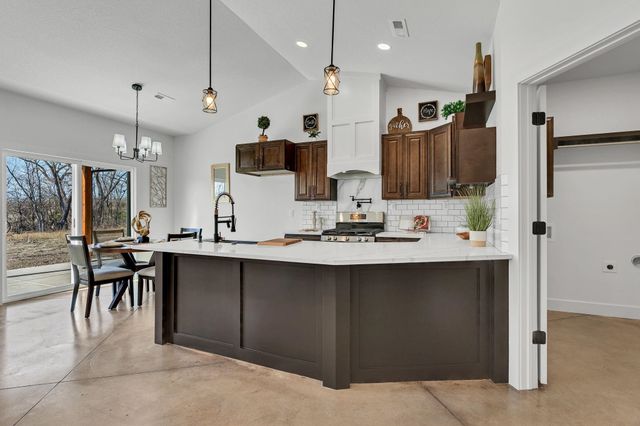 715 S Arbor Valley Way, Valley Center, KS 67147