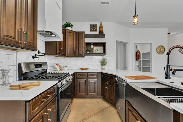 715 S Arbor Valley Way, Valley Center, KS 67147