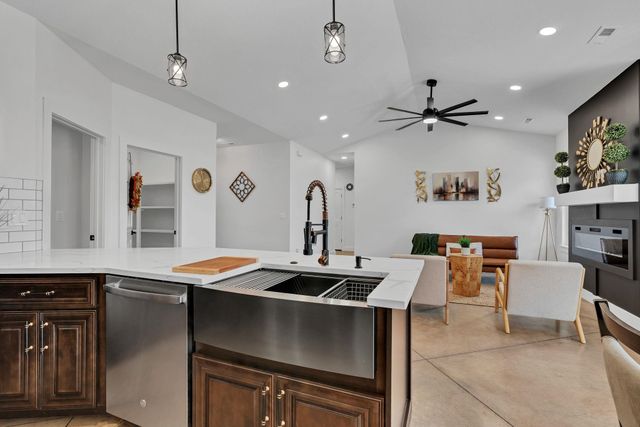 715 S Arbor Valley Way, Valley Center, KS 67147