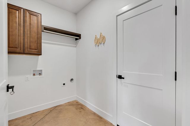 715 S Arbor Valley Way, Valley Center, KS 67147