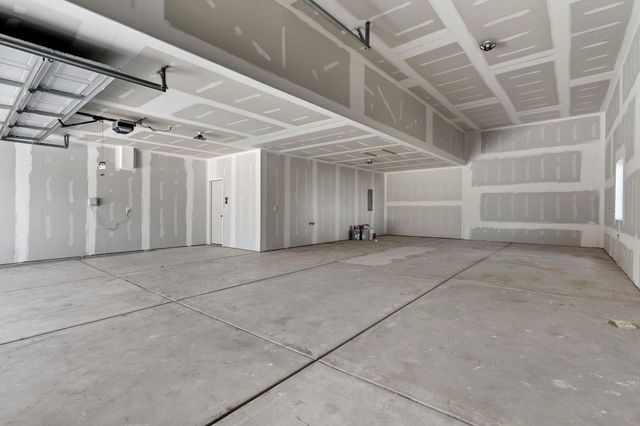 715 S Arbor Valley Way, Valley Center, KS 67147