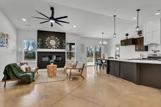 715 S Arbor Valley Way, Valley Center, KS 67147