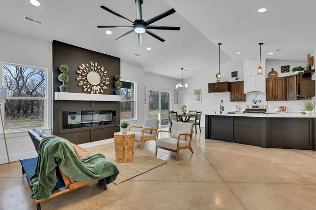 715 S Arbor Valley Way, Valley Center, KS 67147