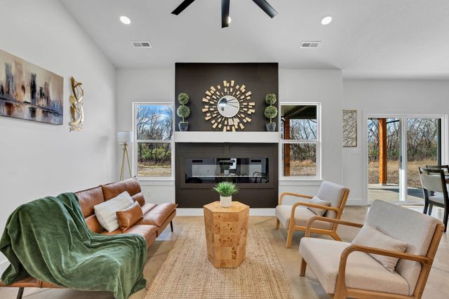 715 S Arbor Valley Way, Valley Center, KS 67147