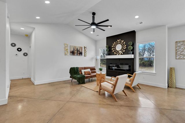 715 S Arbor Valley Way, Valley Center, KS 67147