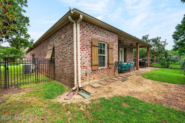 3812 Acadian Village Drive, Ocean Springs, MS 39564