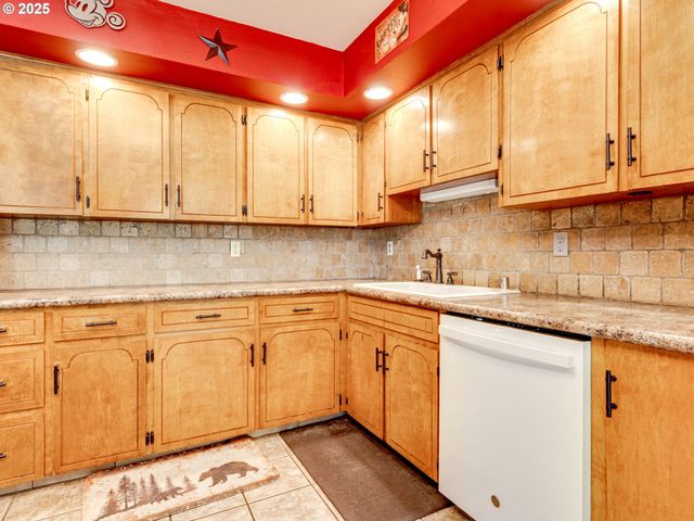 5720 KANSAS St, Vancouver, WA 98661