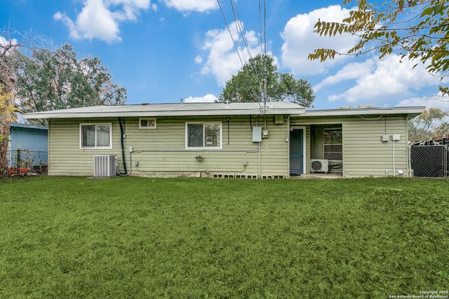 235 Saratoga Dr, San Antonio, TX 78213