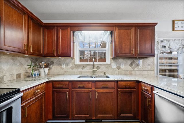 3459 Hickory Glen Dr, Clarksville, TN 37040